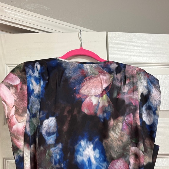 White House Black Market Multicolor Floral V-Neck silky Blouse - Picture 11 of 11